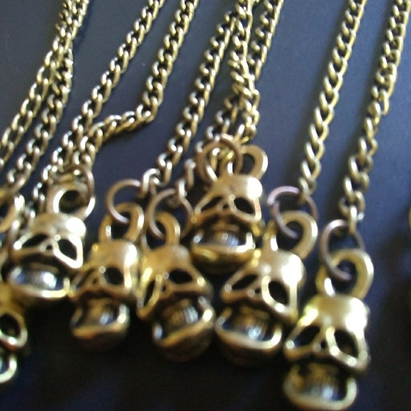 Hot Amazing 2019 Big Antique Skull Tassel Ear Cuff - Picture 2 of 6